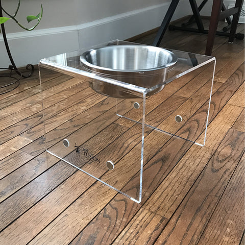 This singlepod magnetic pet feeder is perfect for any pet this National Pet Day!